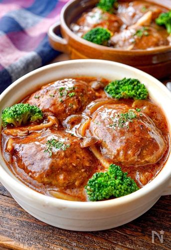 【洋食レシピ】簡単&定番メニュー15選|お肉のメインおかず・副菜・スープも!すべて20分以内で完成♪