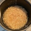 のせて炊くだけ！おむすびにも最高「新生姜のだし炊き込みご飯」の工程2