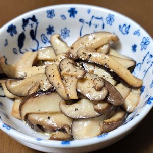 月雪由翔の作ってみた!投稿(メイン食材しいたけだけ！しいたけのめんつゆバター炒め)