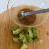 爆速副菜『アボカドのごまわさび和え』の工程1