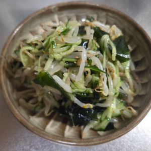 1411823の作ってみた!投稿(レンジで5分！【もやしとわかめの無限ナムル】胡麻油香る♩)