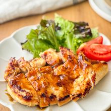 【麹でコク旨しっとり】鶏むね肉の照り焼きステーキ