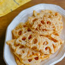 シャキシャキ食感！れんこんの濃厚ごま味噌マヨサラダ