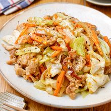 【豚こまとキャベツの和風だし醤油炒め】しょうが香る野菜炒め♪