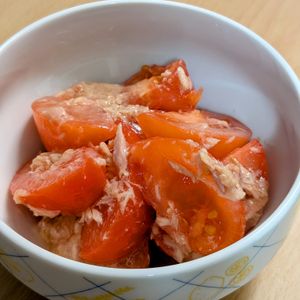 まゆのの作ってみた!投稿(トマトとツナのサラダ・塩麹ドレッシング)