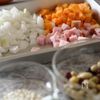 蒸し豆と押し麦の“食べるミネストローネ”の下準備