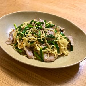 Nao★彡の作ってみた!投稿(【豚肉ニラのにんにくだし焼きそば】食が進む！やみつき麺◎)
