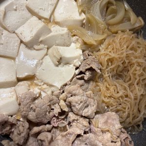ちちちの作ってみた!投稿(とろとろ玉ねぎとしらたきの☆🤩☆味しみしみ豚バラ肉豆腐✨)