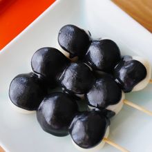 豆腐で作る♡黒胡麻みたらし団子
