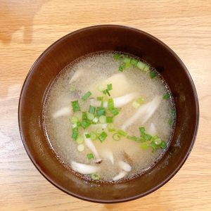 ちちうえ@料理に目覚めたパパ🥹の作ってみた!投稿(【豆腐ときのこのお味噌汁】体がよろこぶお味噌汁♩)