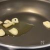 食欲爆発！とろ〜り【温玉と甘辛ポークのネギガーリックライス】の工程1