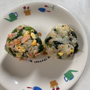 はなふぅの作ってみた!投稿(ほうれん草とさけたまごのぷちぷち麦ご飯おにぎり)