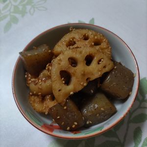 KUMIKOの作ってみた!投稿(お助け！あと一品に【れんこんとこんにゃくの甘辛炒め】)