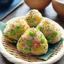 【鮭とたくあんの枝豆入りおにぎり】鮭フレークで簡単混ぜるだけ
