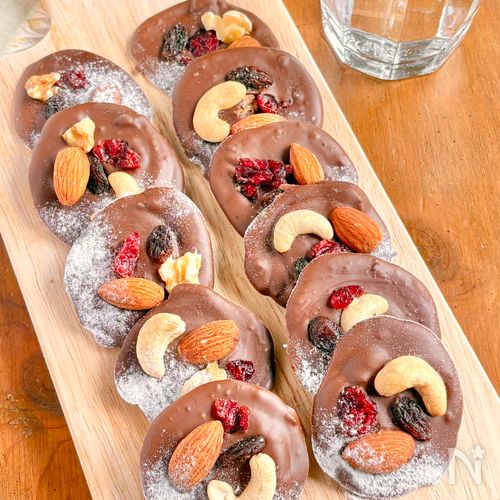 オーブン不要!材料3つで見た目いい感じ!パリパリナッツチョコ