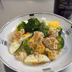グレの作ってみた!投稿(塩麹でこくうま！ブロッコリーと卵の鶏そぼろあん)