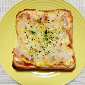 よっこの作ってみた!投稿(コメダ風♪【たっぷり卵のピザトースト】)