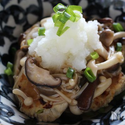 豆腐とおから入り和風ハンバーグ、きのこあんかけ