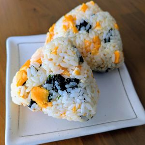 るるる♪の作ってみた!投稿(【炒り卵と韓国のりの混ぜごはん】レンジで簡単！混ぜるだけ◎)