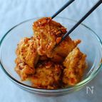 鶏もも肉のジューシー唐揚げ、食べるラー油漬け。