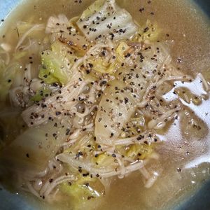 ゆっこの作ってみた!投稿(【白菜とえのきのくたくたスープ】食べる満腹スープ♪)