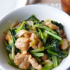 シャキシャキで美味しい小松菜と鶏もも肉のオイスターソース炒め
