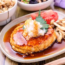 【鶏ひき肉と豆腐の和風あんかけハンバーグ】節約ヘルシー！