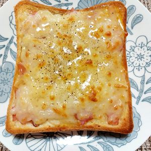 よっこの作ってみた!投稿(さわやかな甘味！粒マスベーコンチーズトースト)