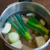 鶏もも肉と手羽元で作る。あさりの旨味を足した『タッカンマリ』の工程5
