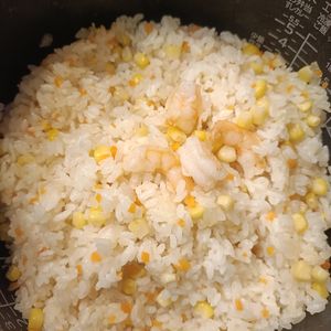 677902の作ってみた!投稿(【絶品エビピラフ】炊飯器で簡単！何度も作りたい味♡)