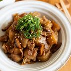 『豚バラこんにゃくの甘辛炒め』生姜がアクセント！ご飯に合う