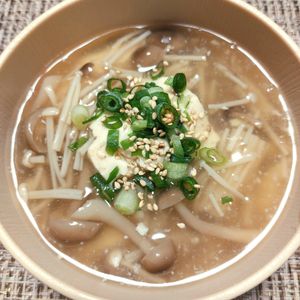 よっこの作ってみた!投稿(【とろっとコク旨♡きのこと豆腐の中華スープ】ご飯に合う！)