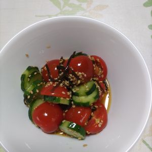 KUMIKOの作ってみた!投稿(食欲そそる♡【トマトときゅうりの甘酢塩こん和え】箸が止まらん)