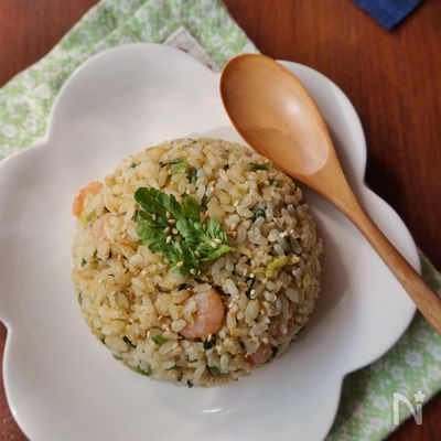 春菊とエビのチャーハン