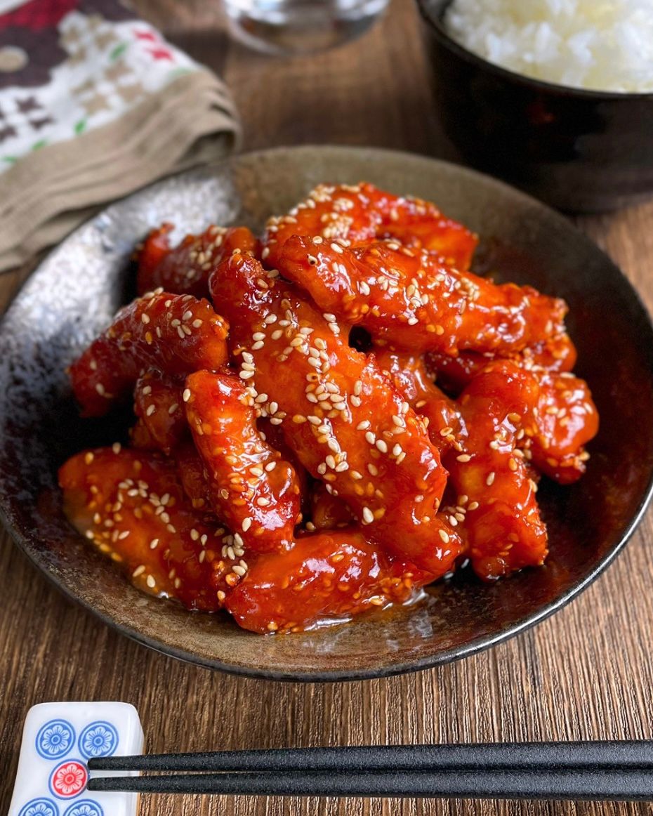 焼いてタレをからめるだけ♪「鶏むねヤンニョムチキン」 | レシピ