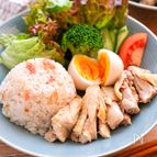 【梅ごはんと柔らか蒸し鶏】全部入れて炊くだけで絶品！！