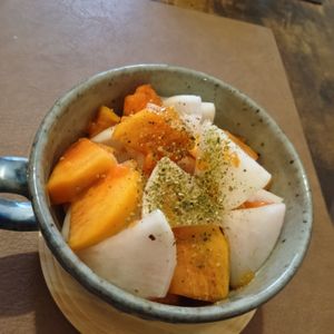 まもの作ってみた!投稿(美容と腸活の味方！【大根と柿の塩麹マリネ】)