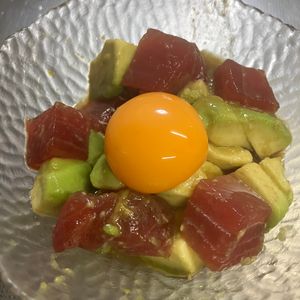 あっこの作ってみた!投稿(【アボカドマグロ卵黄ユッケ】韓国おつまみ☆漬けだれが絶品♪)