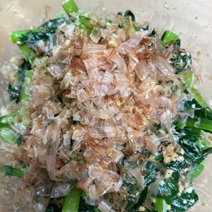 キキとララの作ってみた!投稿(小松菜が超絶美味しい《おかか胡麻マヨサラダ》)