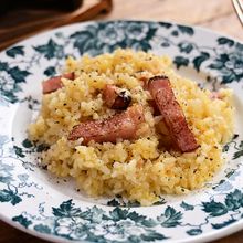 たまごかけご飯を進化させた「カルボナーラTKG釜飯」