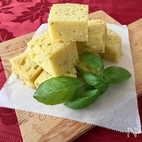材料4つ！ポリ袋＆レンジであっという間♪『バジル蒸しパン』