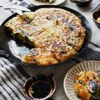 ヘルシー満足・節約おつまみ「ニラとモヤシの厚焼きチヂミ」