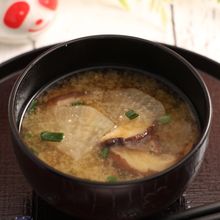 とろとろ椎茸と大根のお味噌汁