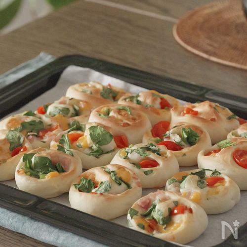 ミニサイズで食べやすい☆カラフルベジロールパン