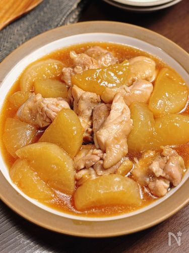 【大根】丸ごと1本フル活用術!簡単&人気の絶品レシピ20選|鉄板の大根×鶏肉おかずやサラダ、煮物以外も