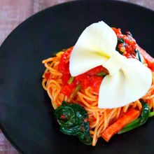 【定番】ベーコンとほうれん草のトマトパスタの作り方
