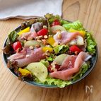 【彩り野菜とキウイの生ハムサラダ】からだに嬉しい栄養たっぷり
