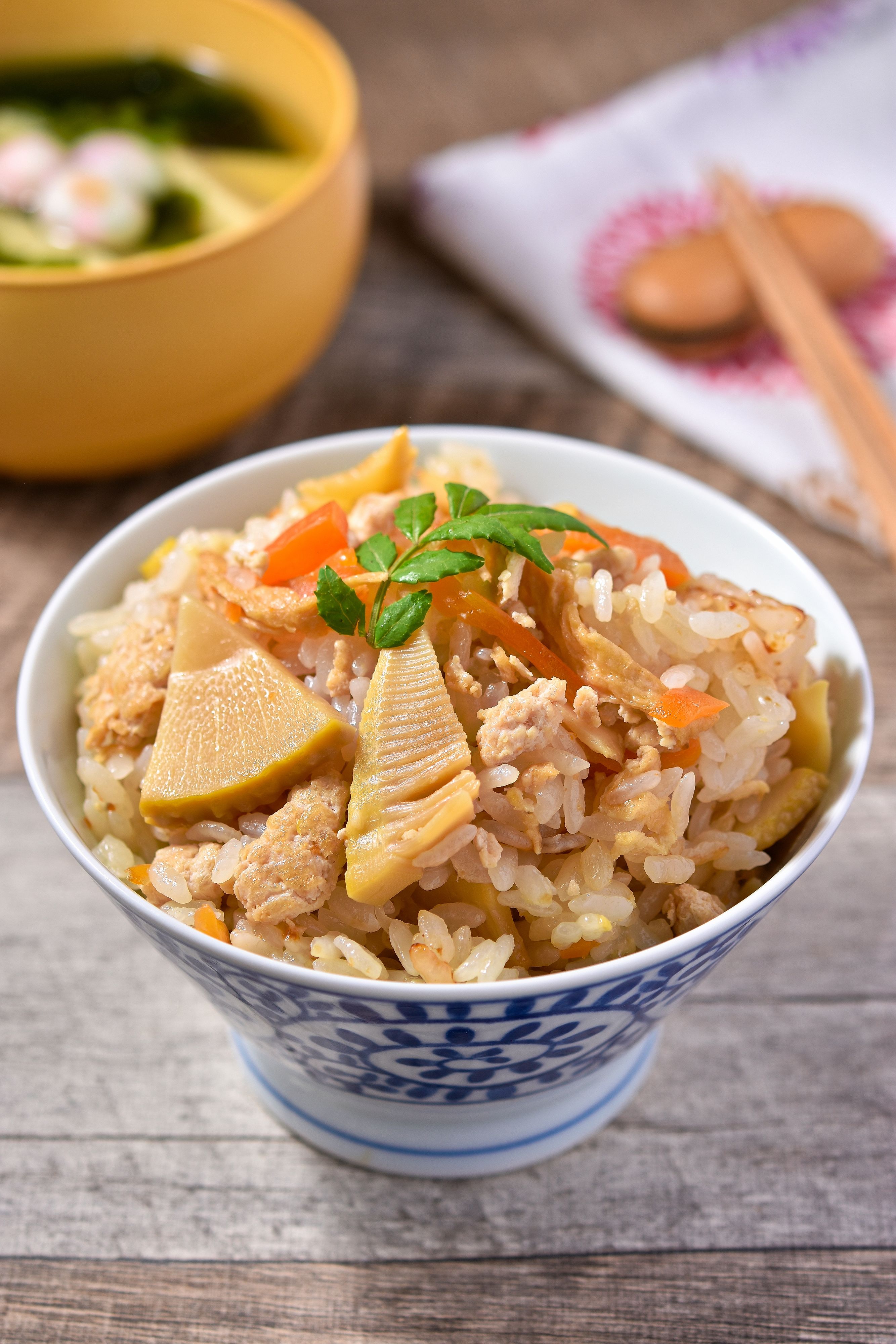 鶏そぼろとたけのこの炊き込みご飯｜味しみ抜群！冷めても絶品