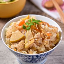 鶏そぼろとたけのこの炊き込みご飯｜味しみ抜群！冷めても絶品
