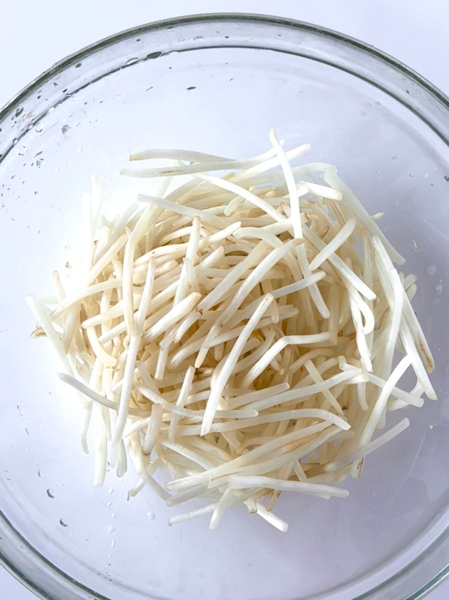 もやし1袋で喜ばれる】3分でやみつき悪魔のガーリックもやし | レシピ